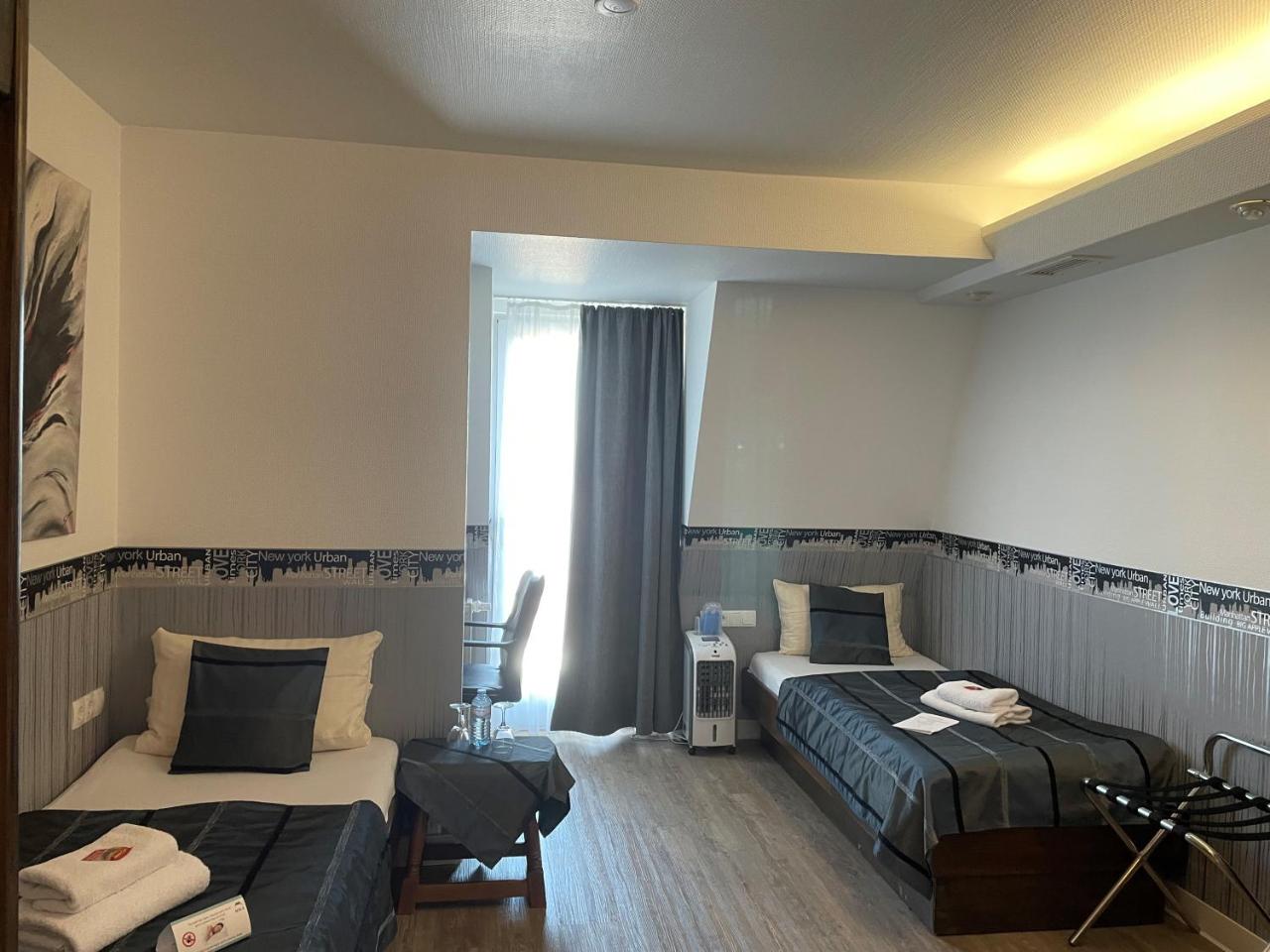 Hotel Corsten - Home of Lukes Steaks & More - Heinsberg photo 4