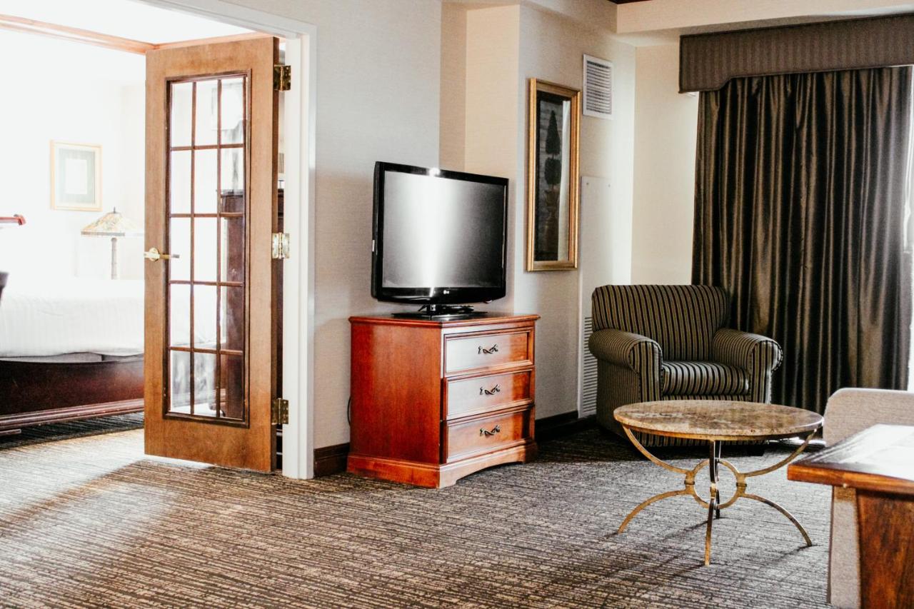Photo - Hotel Topeka at City Center