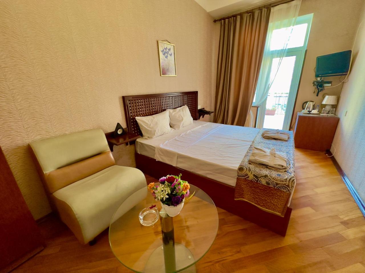 Nur Hotel & Terrace Cafe photo 3