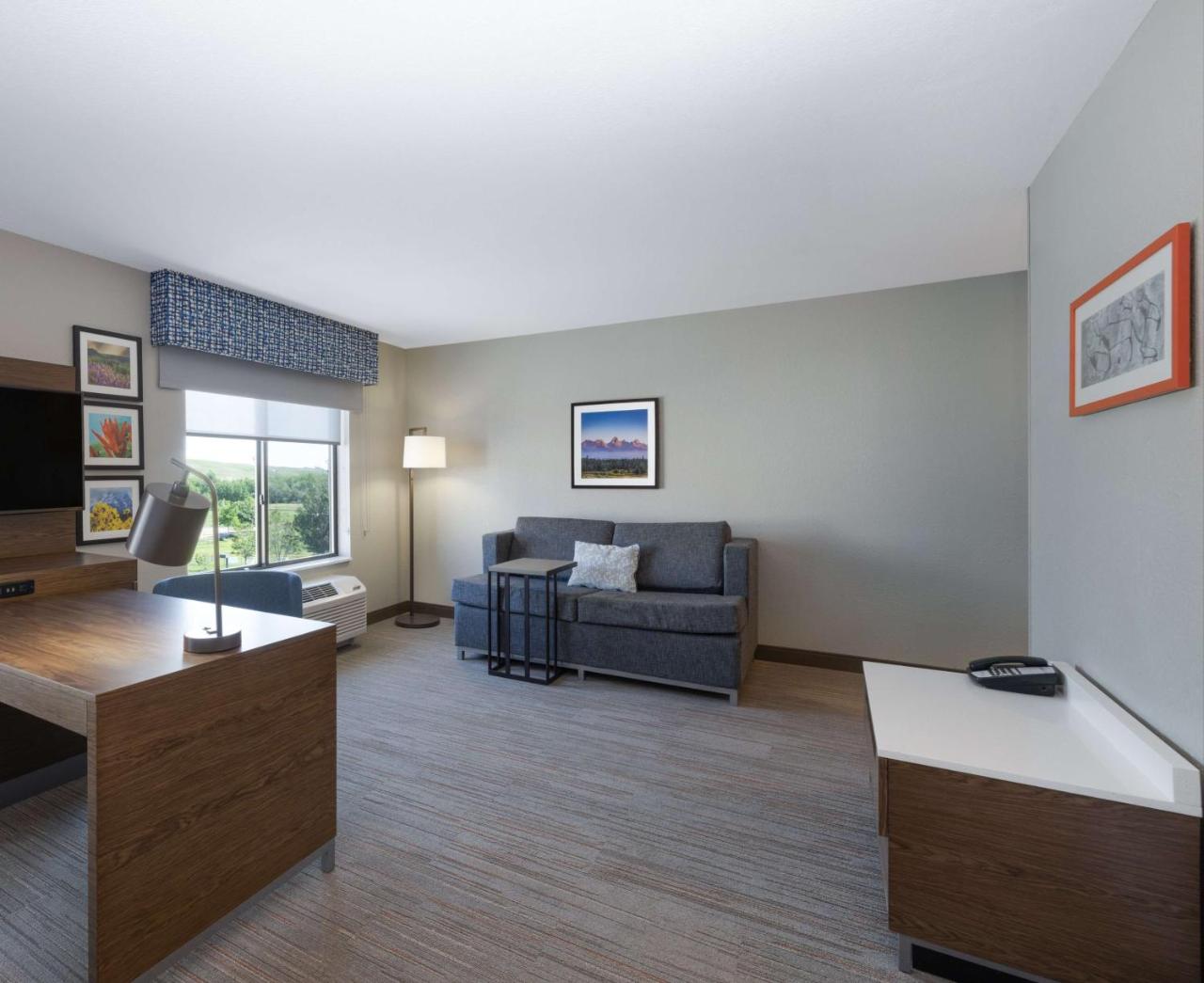 Hampton Inn & Suites Casper photo 2
