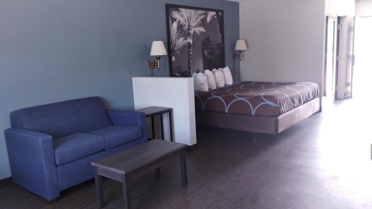 Super 8 by Wyndham Dania/Fort Lauderdale Airport photo 2