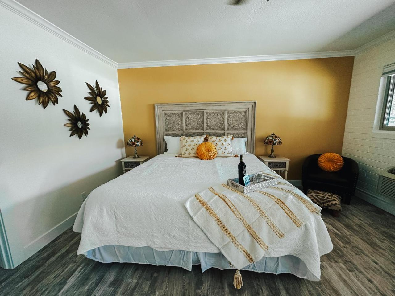 Woody Mountain Bed & Breakfast - 3