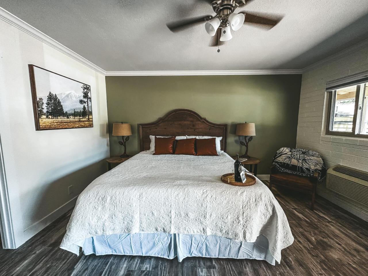 Woody Mountain Bed & Breakfast - 4