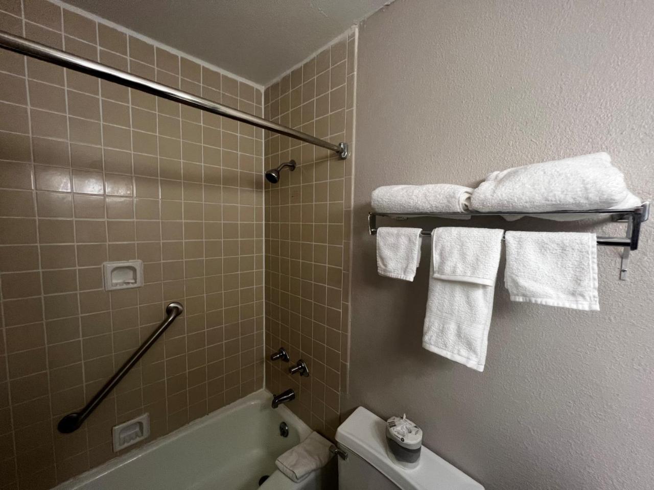 Baymont by Wyndham Port Arthur/Groves Area photo 3