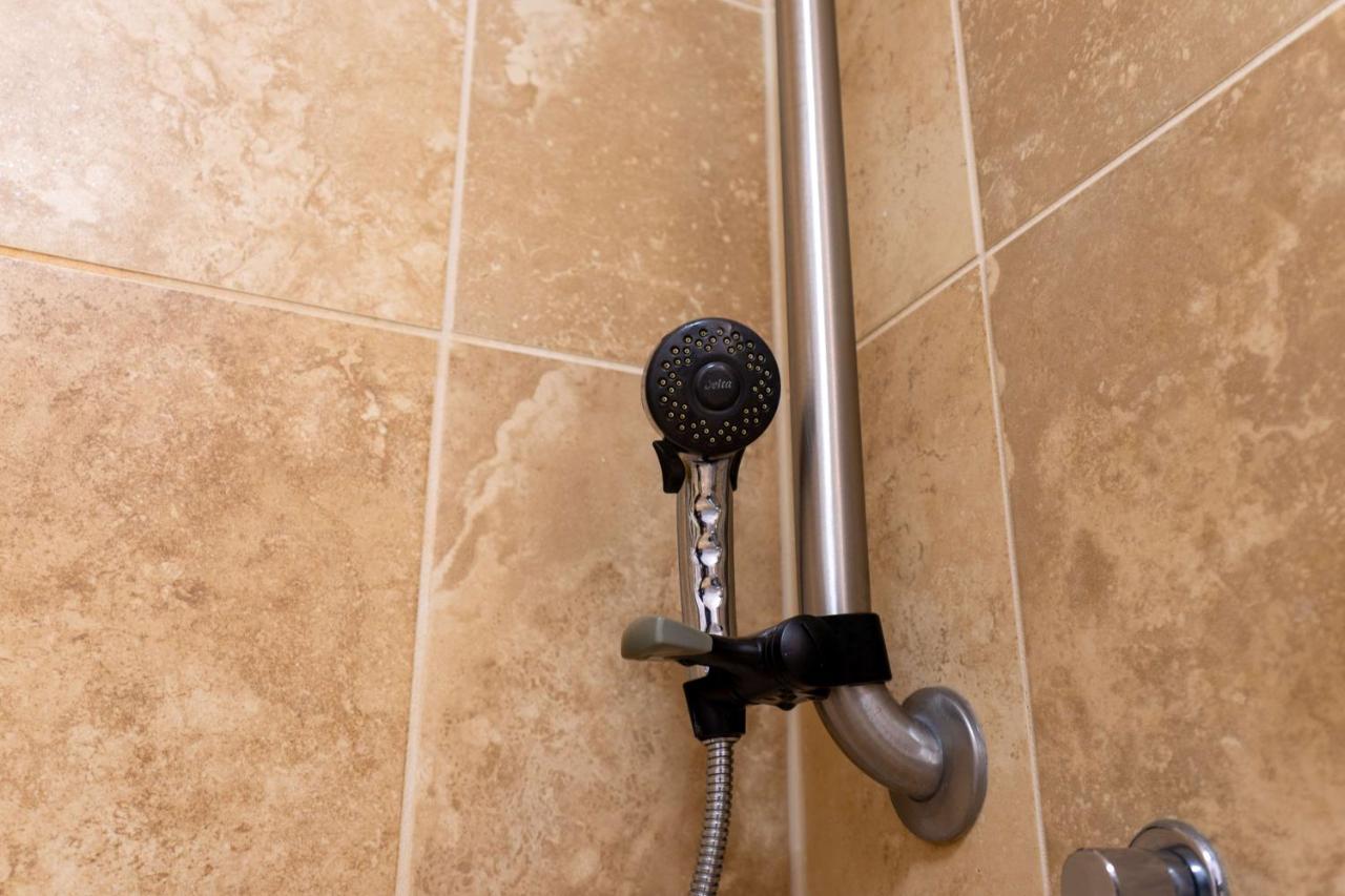 Hampton Inn Elkhorn Lake Geneva Area photo 2