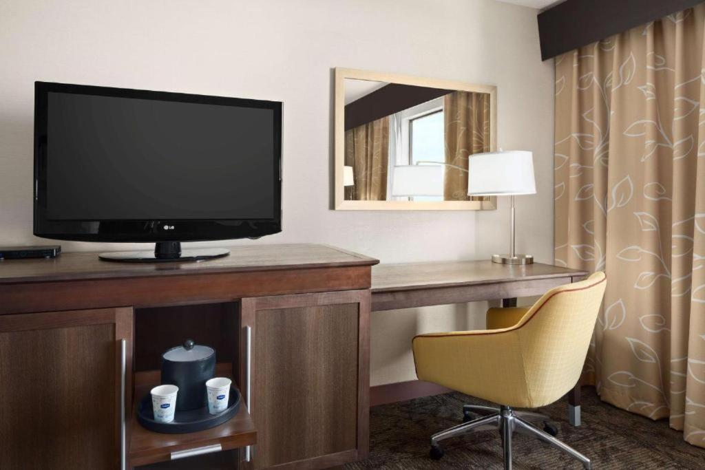 Hampton Inn & Suites Detroit/Sterling Heights photo 2
