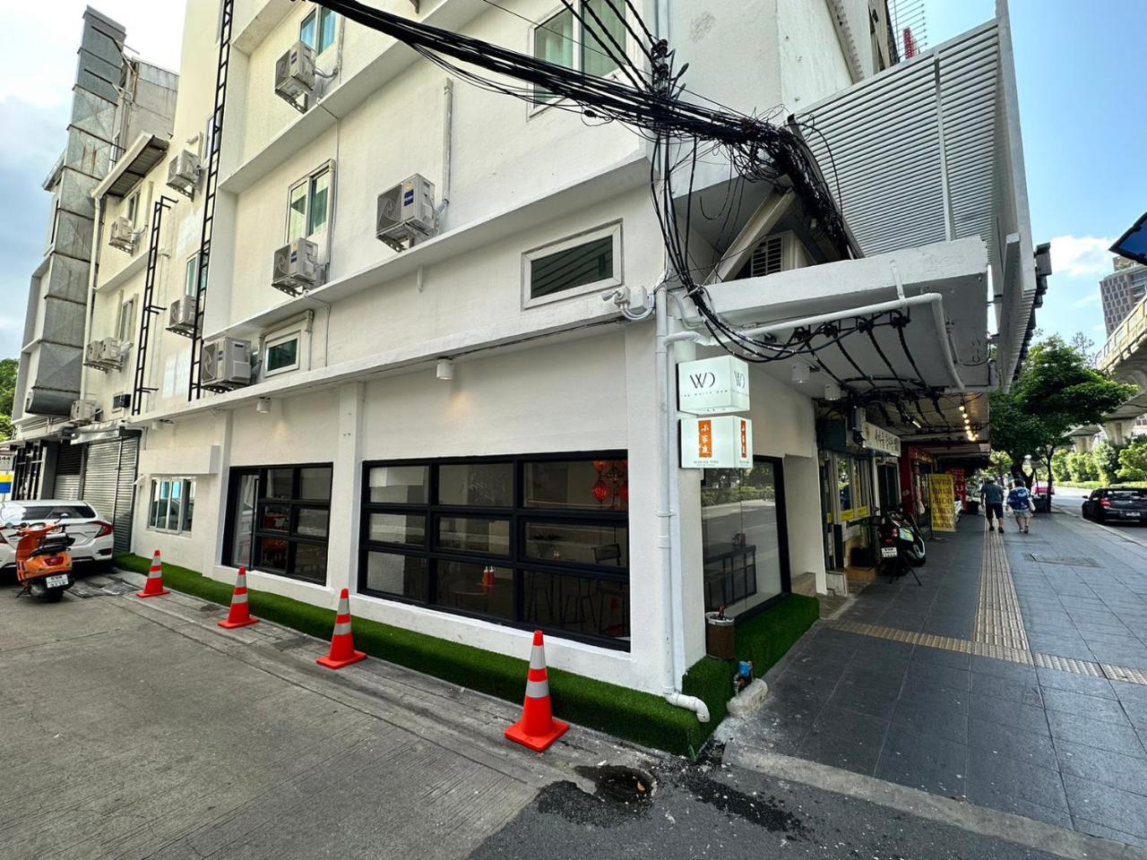 Foto - The White Den Sukhumvit 44