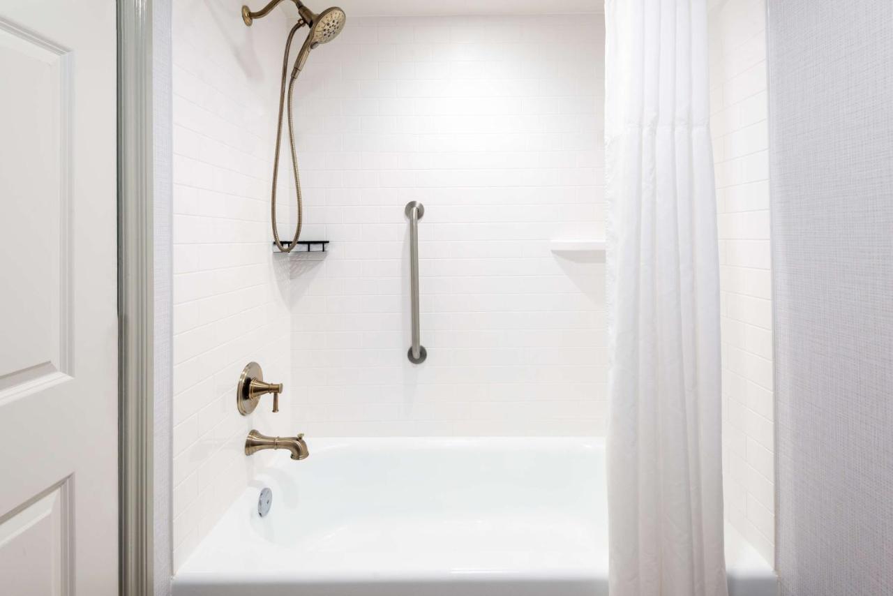 Hampton Inn Buffalo-Williamsville photo 4