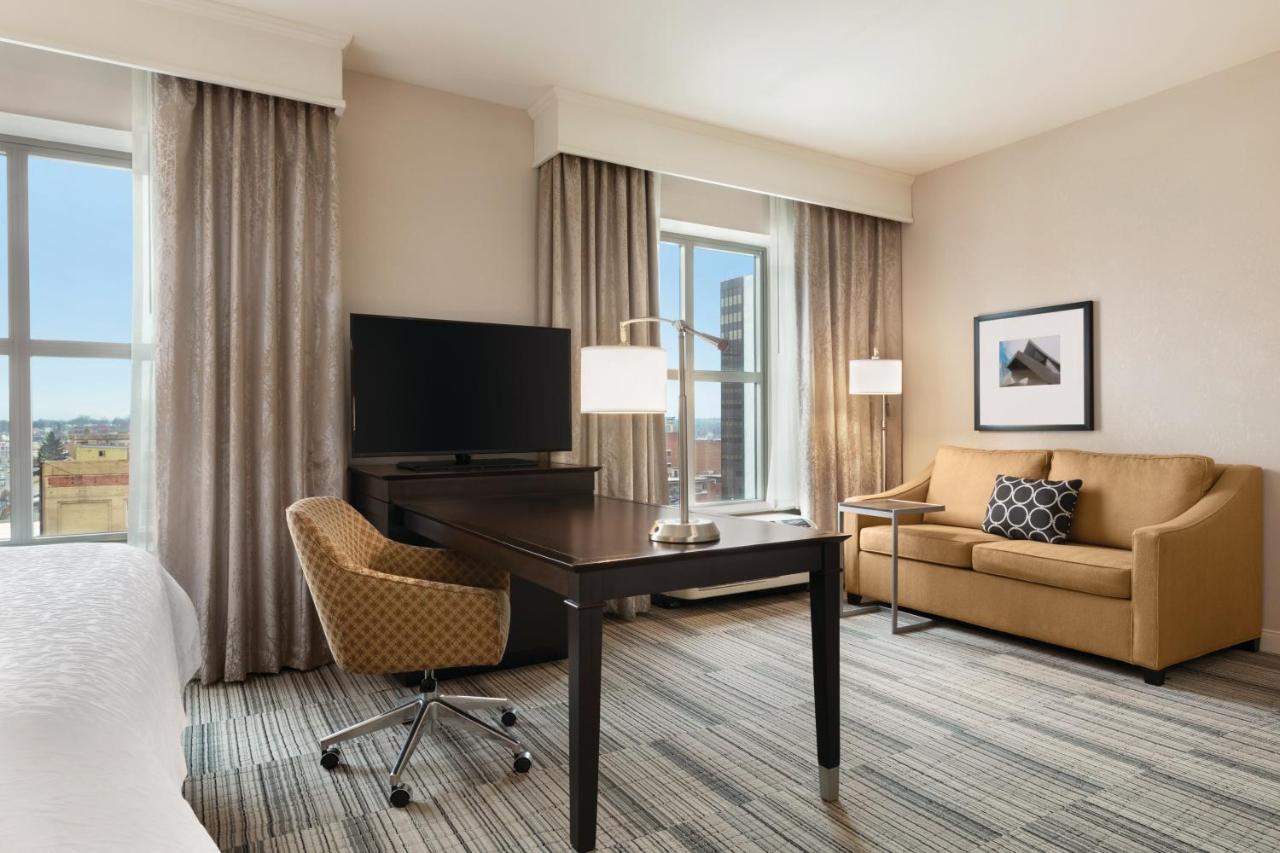 Hampton Inn & Suites Roanoke Downtown photo 2