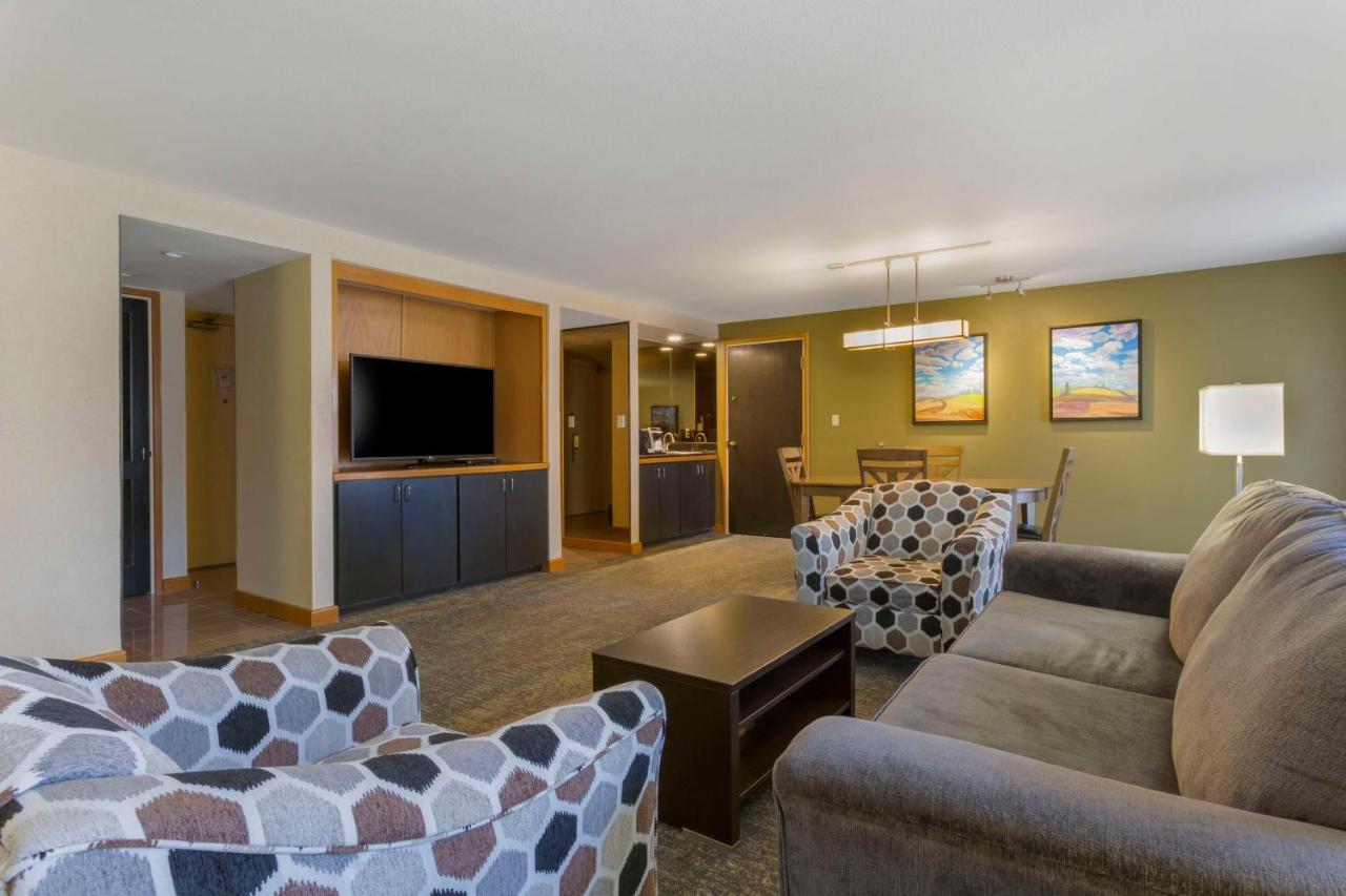 Best Western Plus University Inn photo 2