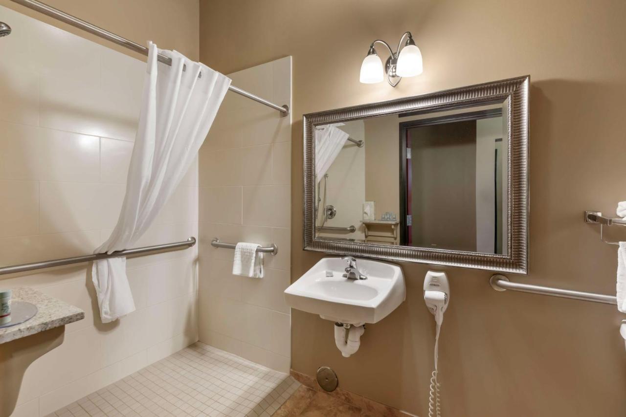 Best Western Golden Prairie Inn & Suites photo 4