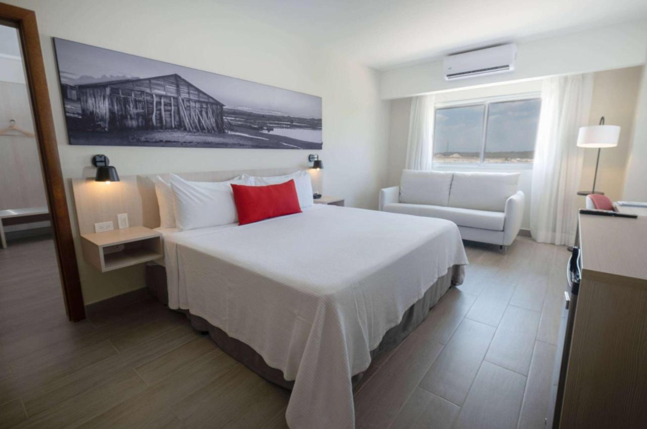 Super 8 by Wyndham Manzanillo photo 2