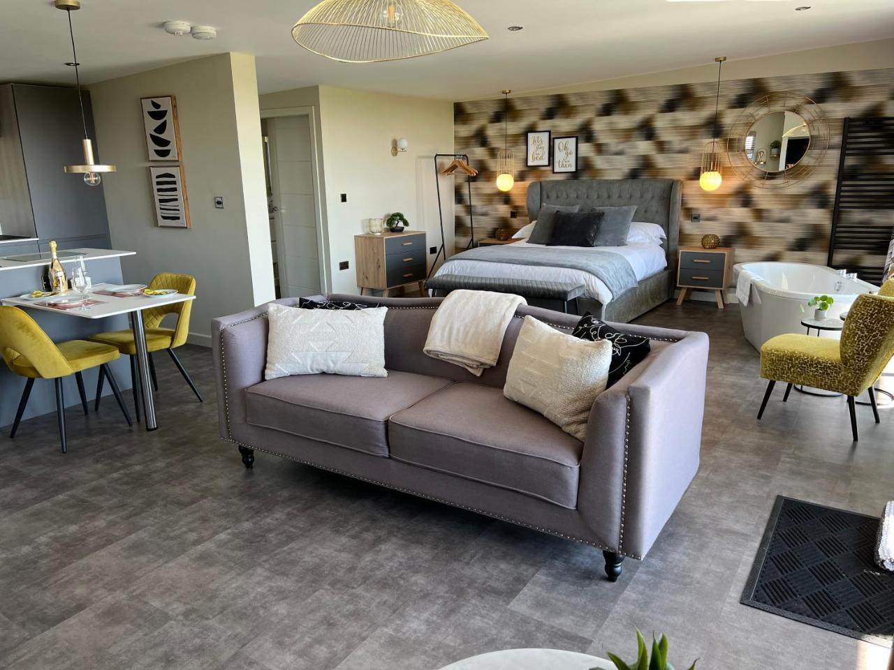 Loudoun Mains Luxury Lodges - 2