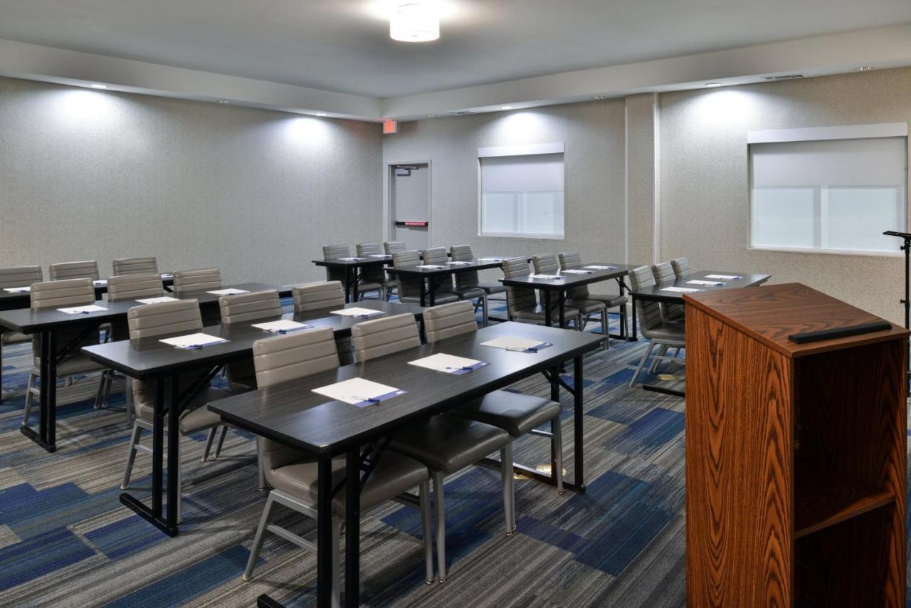 Holiday Inn Express & Suites Royse City - Rockwall by IHG photo 3