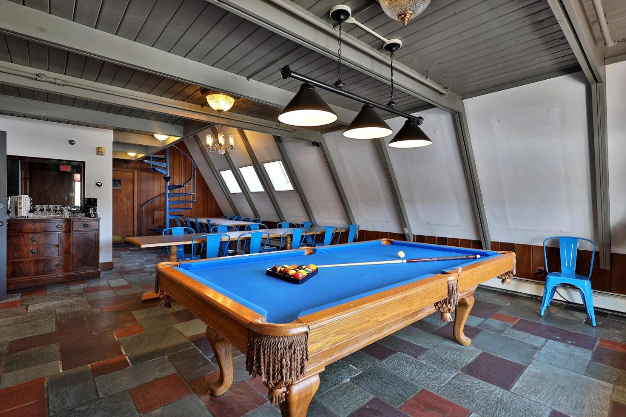 The Birch Ridge- Lace Room #3 - Queen Suite in Renovated Killington Lodge, Hot tubs, home photo 3