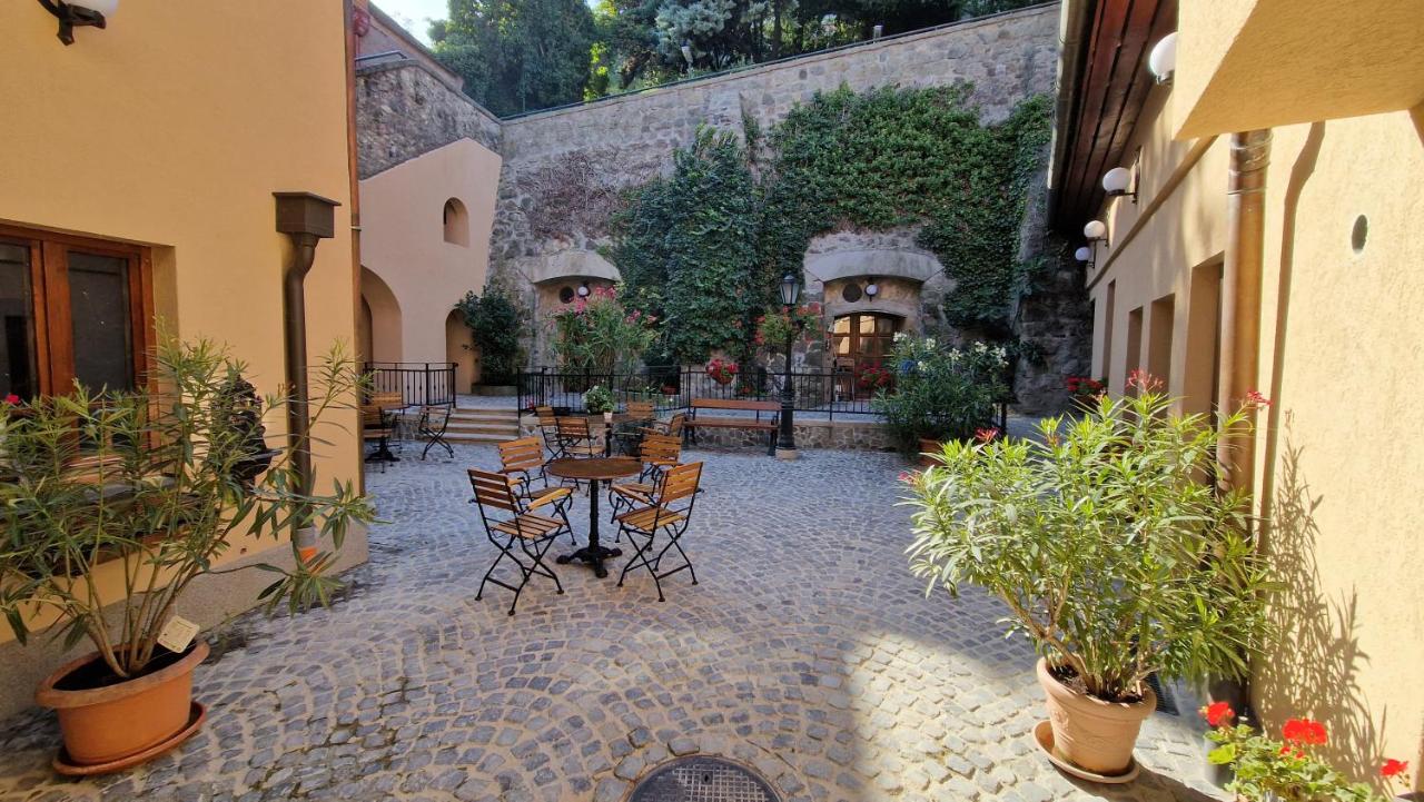Red Lion Pub & Apartments Szentendre - 3