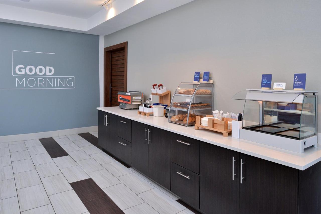 Holiday Inn Express & Suites Royse City - Rockwall by IHG photo 2