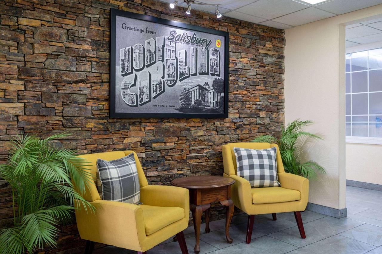 Photo - Super 8 by Wyndham Salisbury