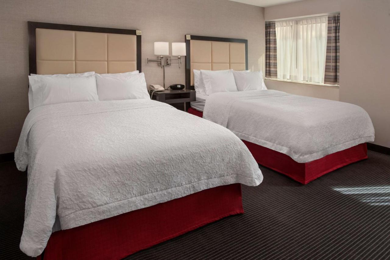Hampton Inn & Suites Milwaukee-Downtown photo 4