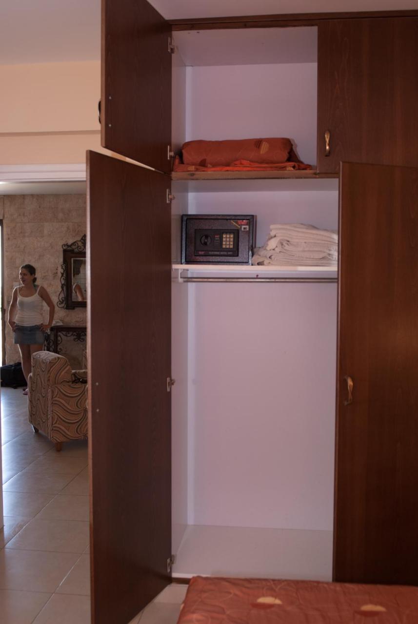 Kotzias Beach Apartments photo 2
