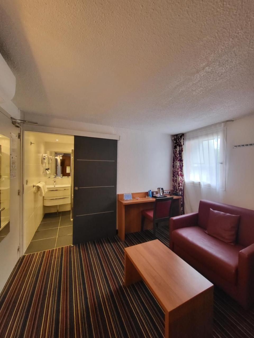 Kyriad Saint Quentin En Yvelines - Montigny photo 4