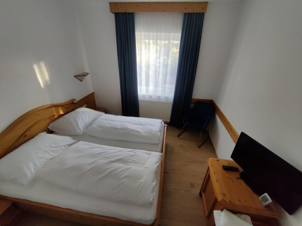 Neuhof photo 4