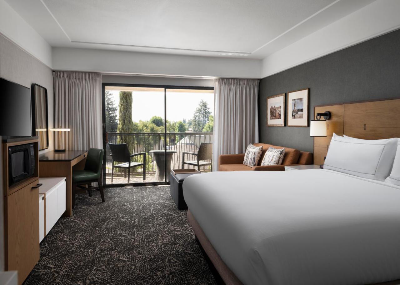 Hilton Stockton photo 3