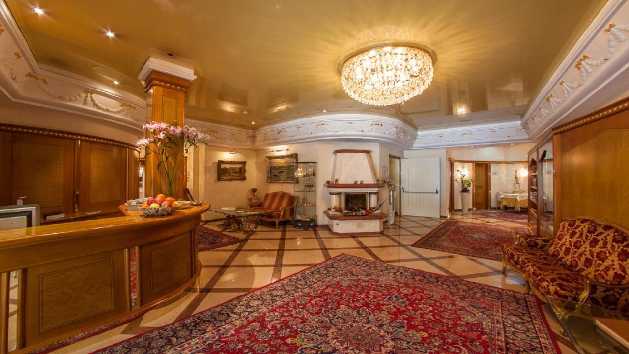 Cityhotel Goldener Adler B&B - 2