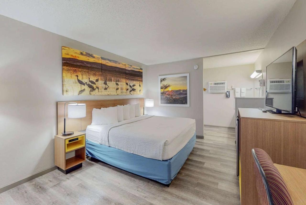 Days Inn by Wyndham Socorro photo 3