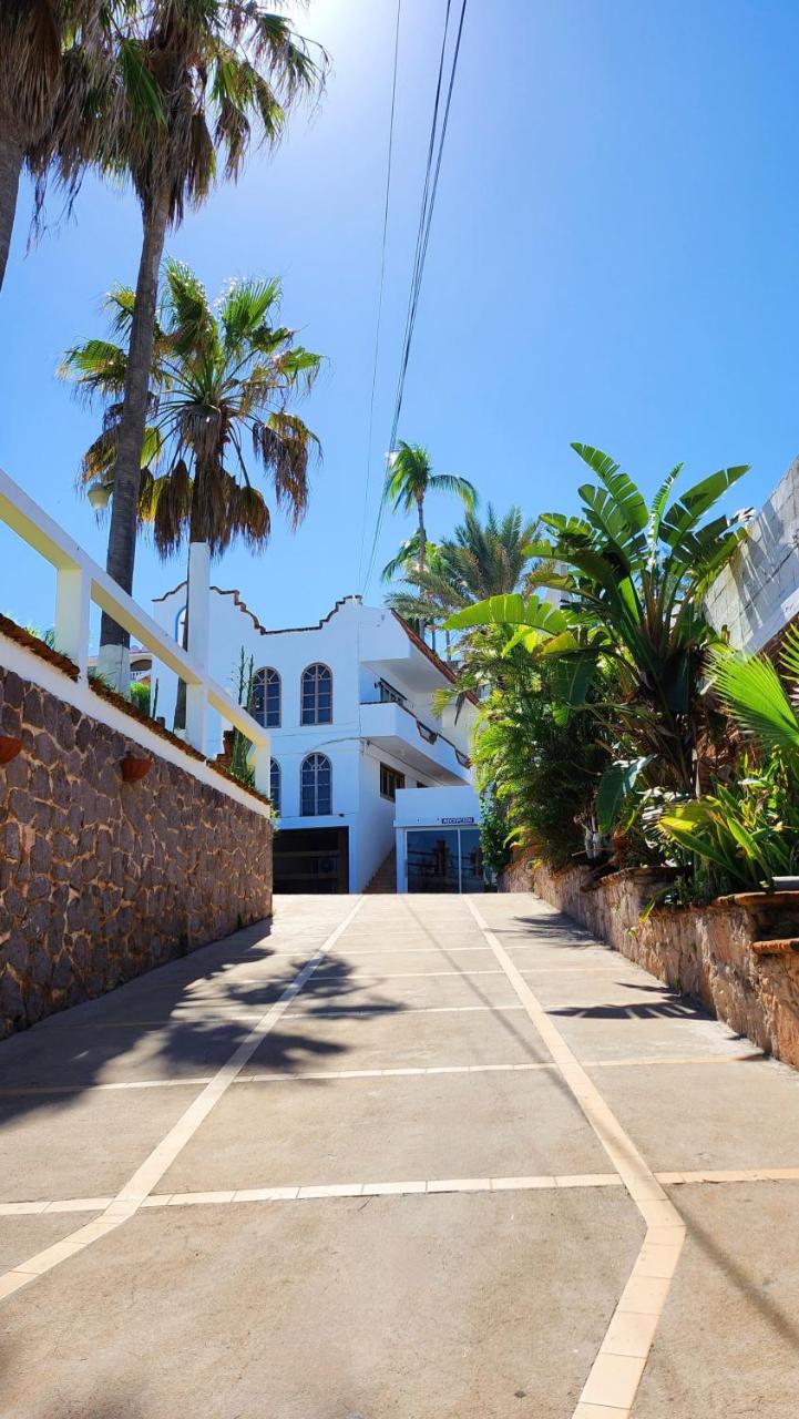 Hill House Mazatlan - Bed & Breakfast photo 4