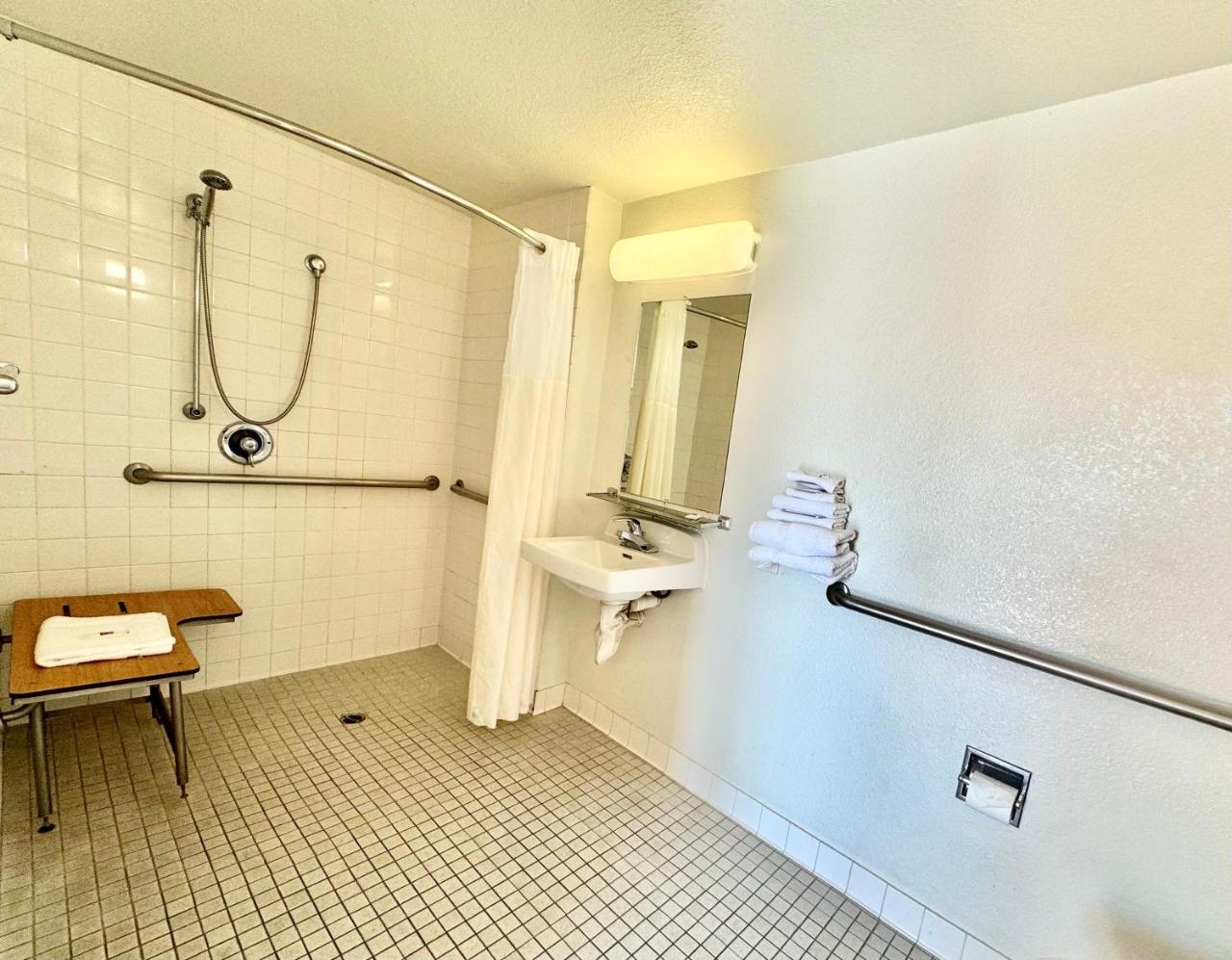 Studio 6 Bellflower CA Los Angeles photo 4
