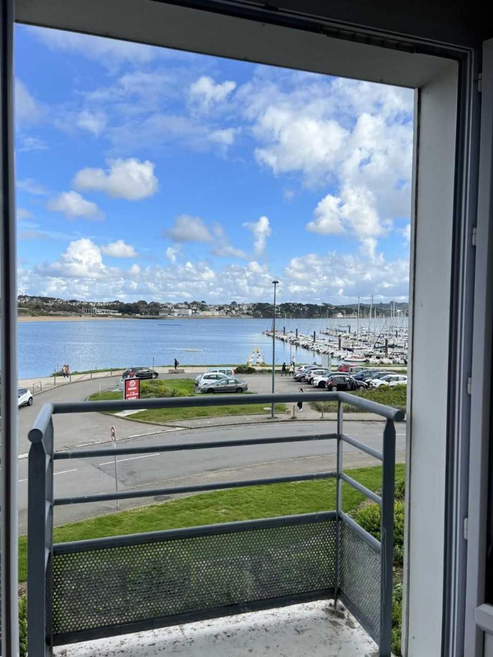 Photo - Couett'Hôtel Brest Port de plaisance, Les pieds dans l'eau