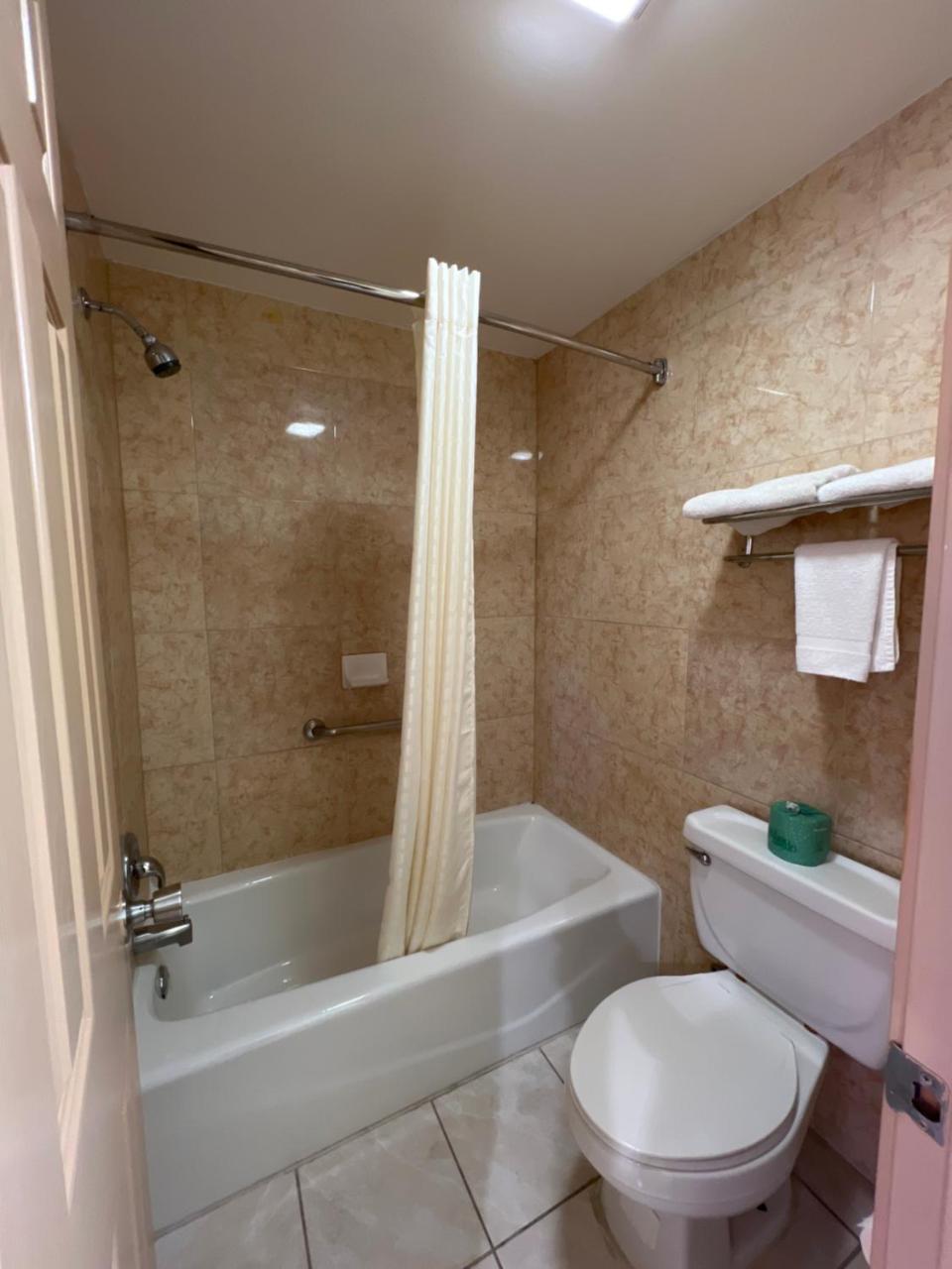 Executive Inn & Suites Near Lackland AFB & SeaWorld photo 4