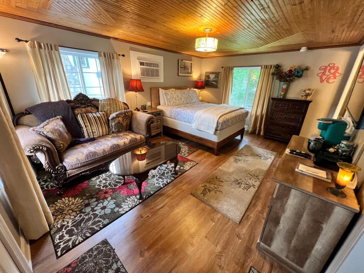 Sherwood Court Cottages & Guest Rooms photo 4