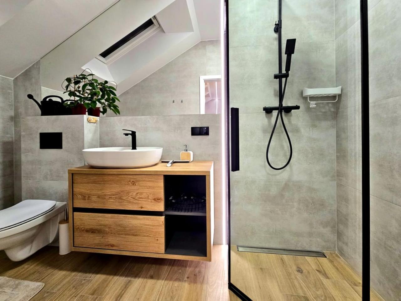 Apartamenty na 102 - 5