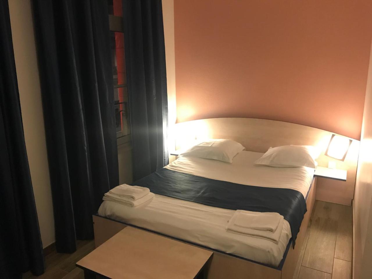 Hotel César climatisation dans la majorité des chambres Centre-ville Gare Charleville-Mézières photo 2