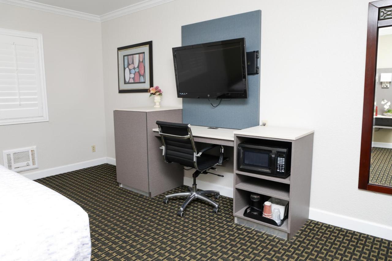 Sea Breeze Inn photo 2