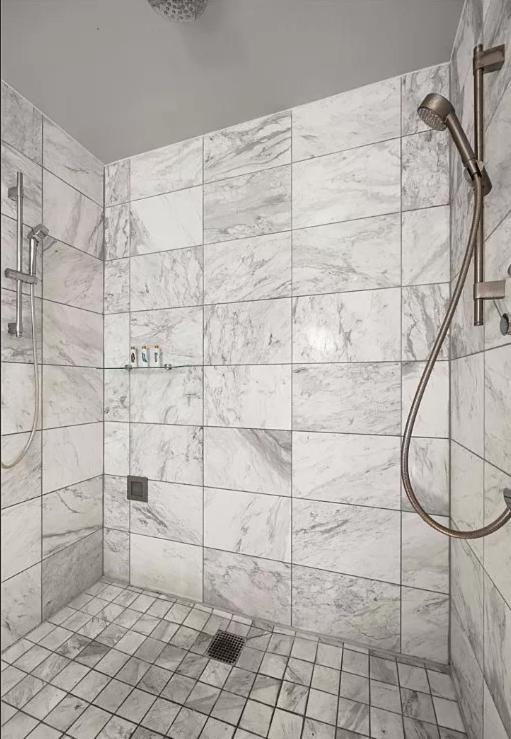 Luxury Hotel Suite With Private Strip View Balcony - 5