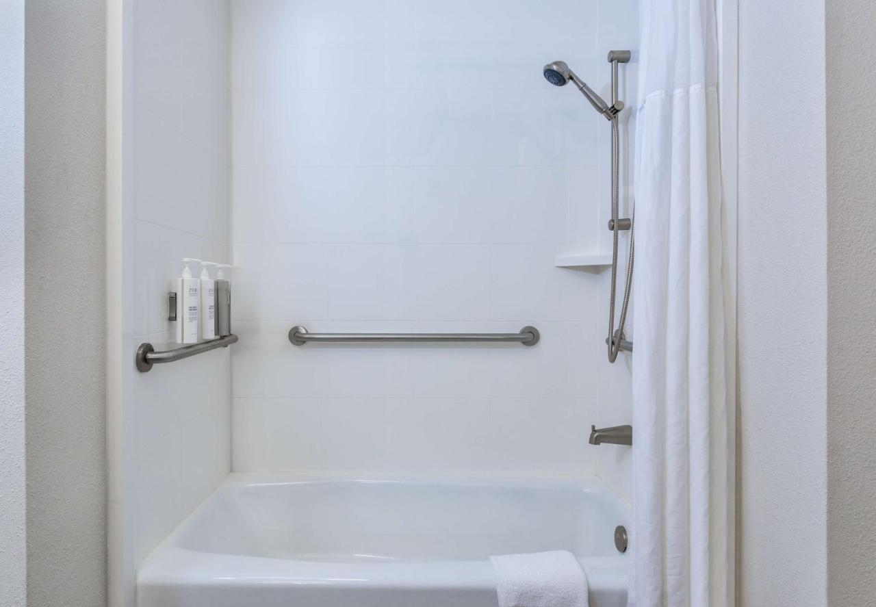 Hampton Inn Titusville/I-95 Kennedy Space Center photo 2