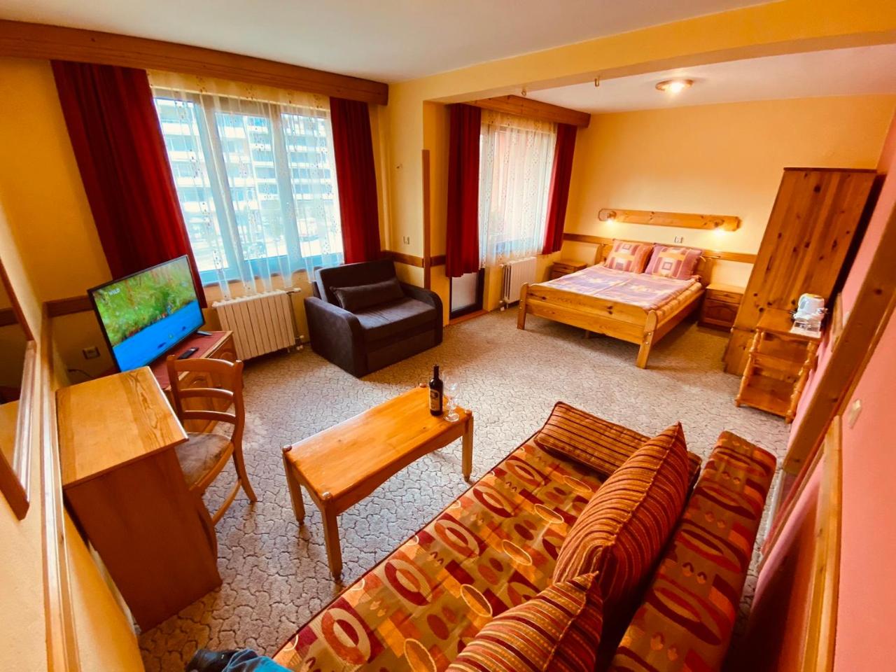 Family Hotel Savov photo 2