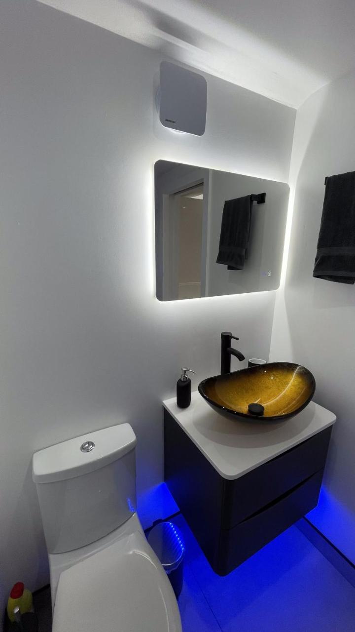 Private Luxury By The Sea, With A Personal Gym, Hot Tub, And Free Parking! - 4