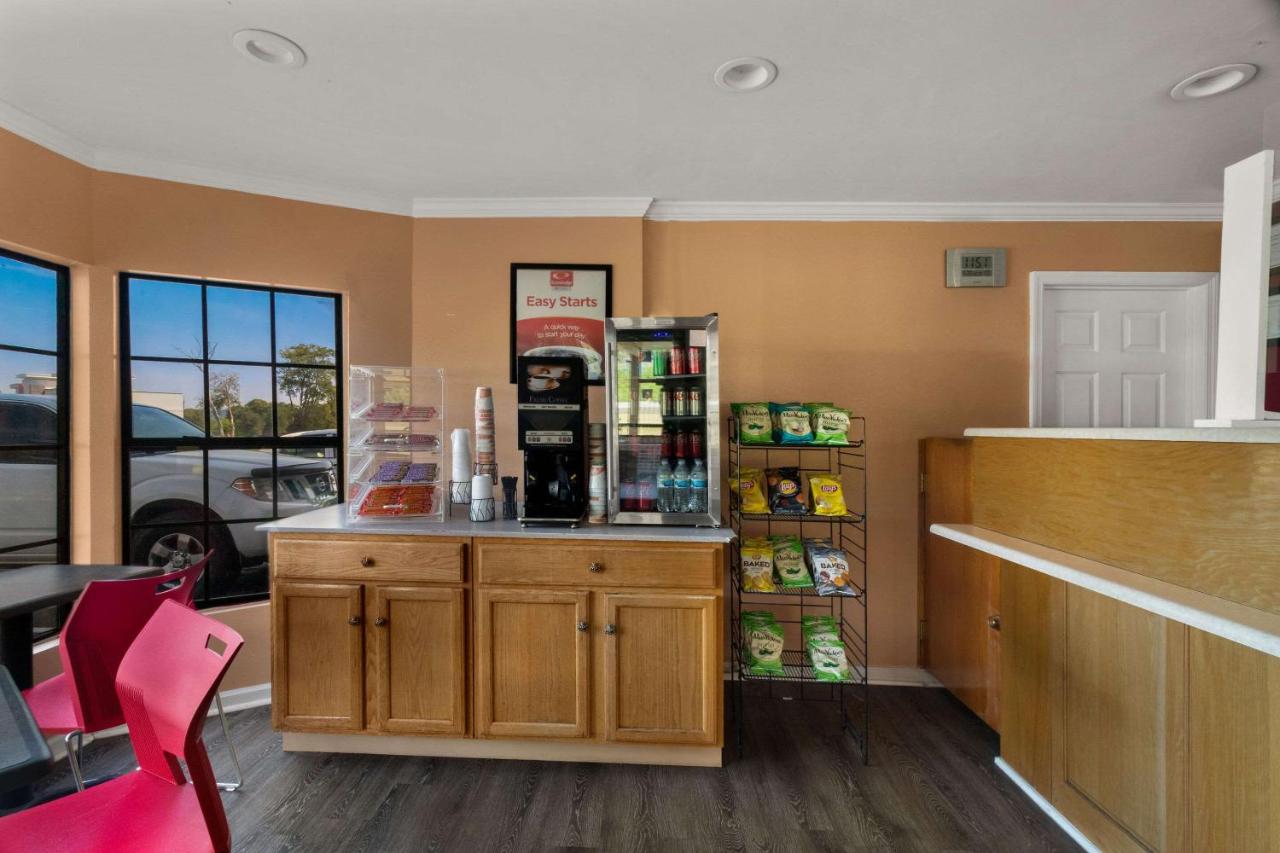 Econo Lodge Cornersville I-65 photo 2