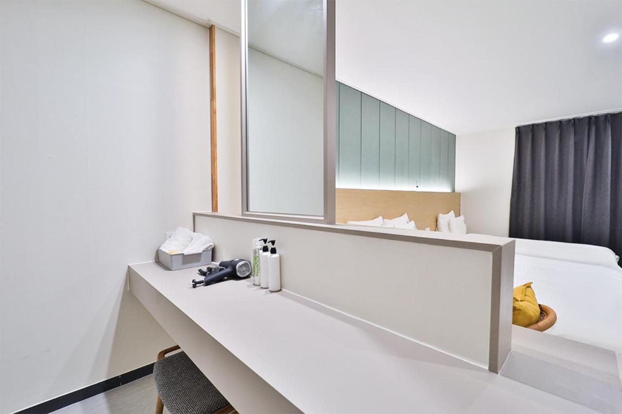Calm Rest Hotel Busan Sasang photo 4
