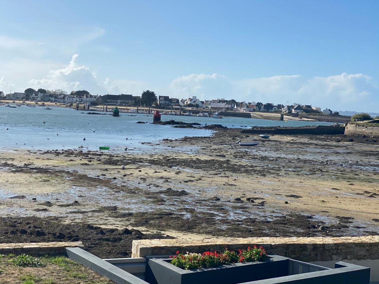 RÉF 231 - PORT-LOUIS appartement type 2 pleine vue Petite Mer avec terrasse, parking et garage dans résidence récente - 3