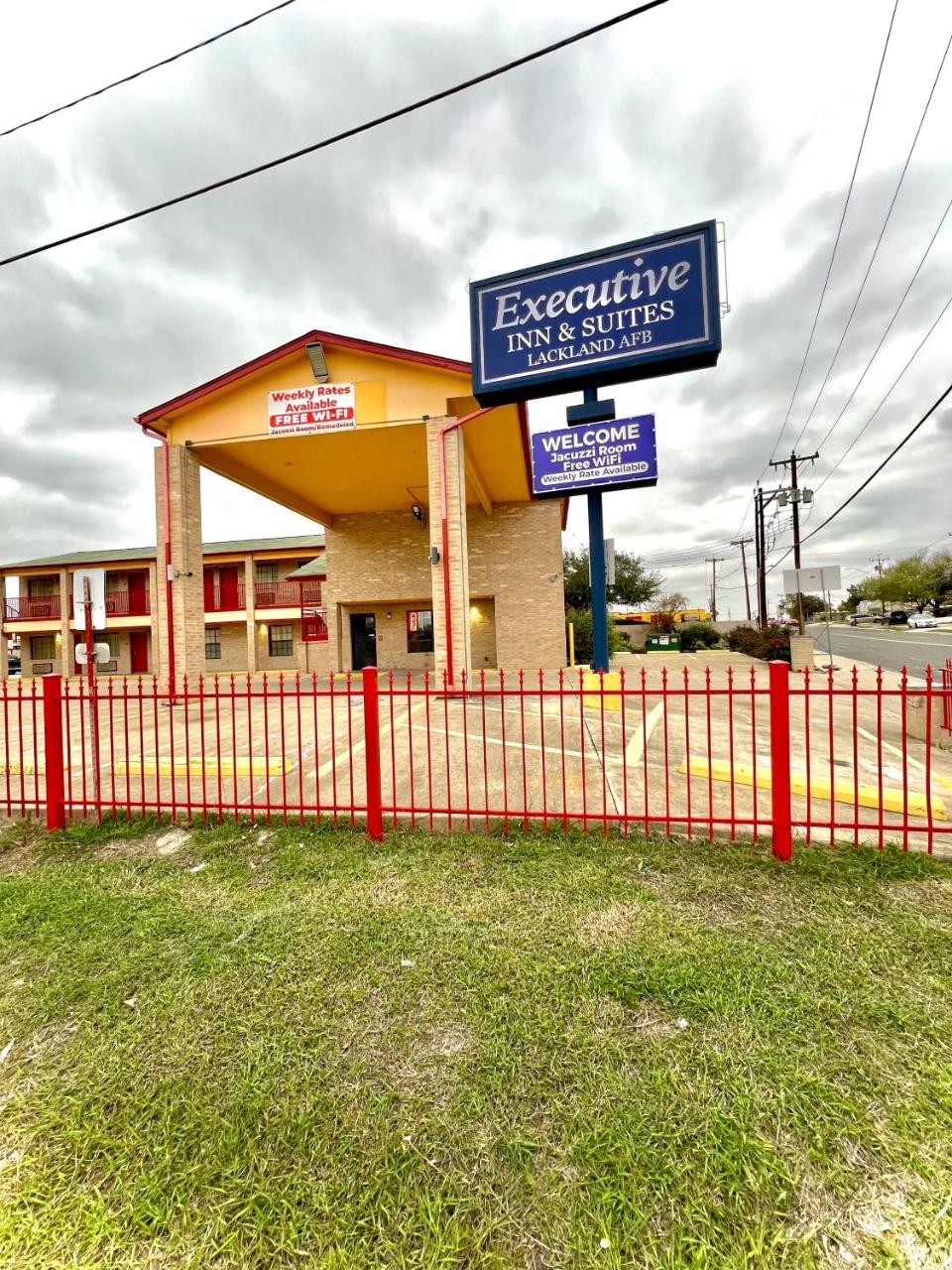 Executive Inn & Suites Near Lackland AFB & SeaWorld