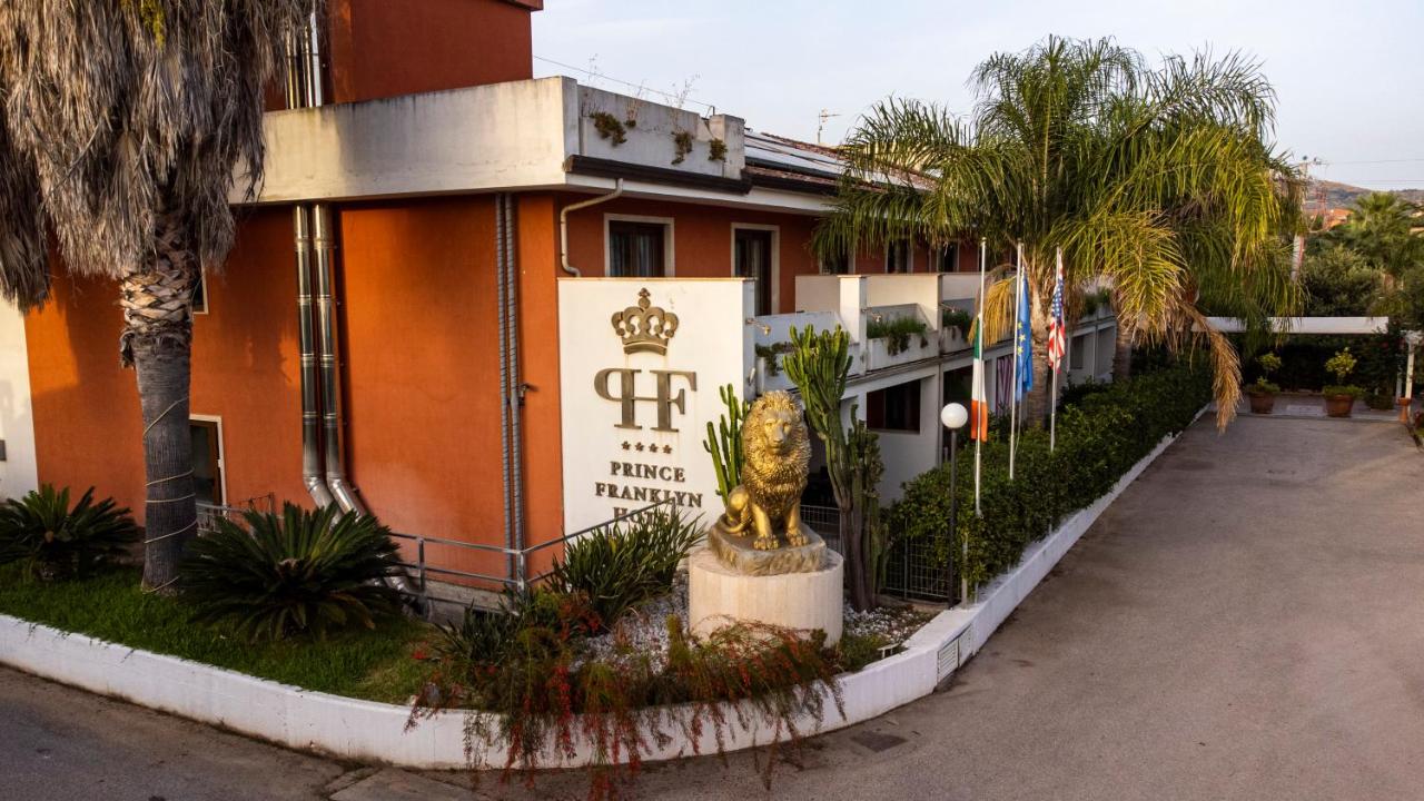 Prince Franklyn Hotel - 4