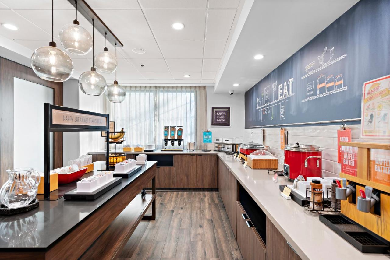 Hampton Inn by Hilton Los Angeles Airport LAX photo 4