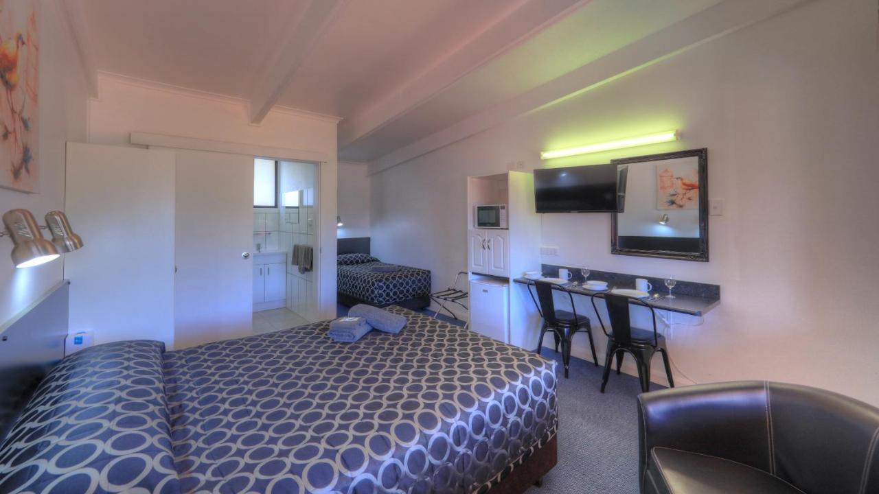 Twin Swans Motel photo 2