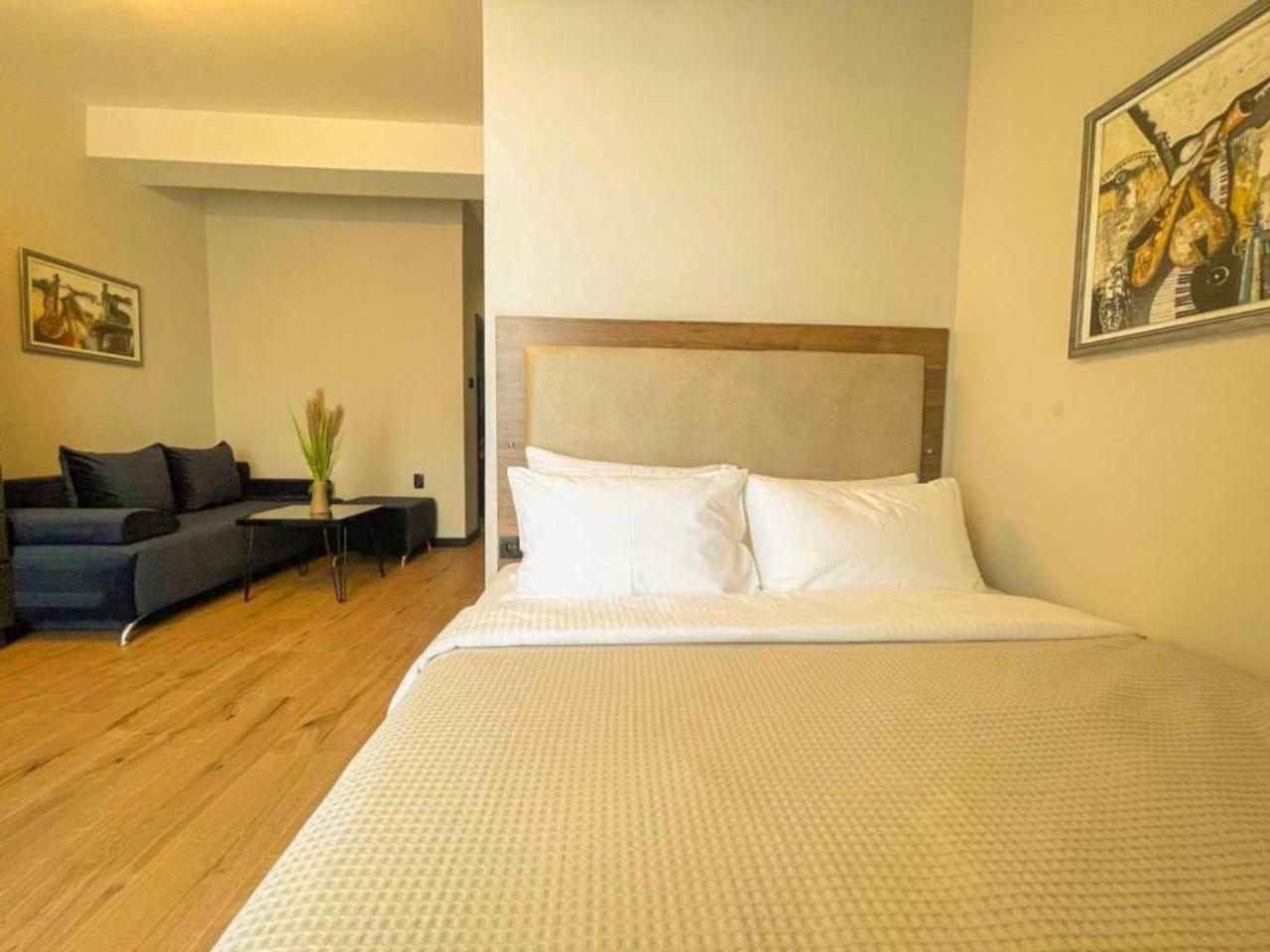 Living Rooms Hotel photo 2