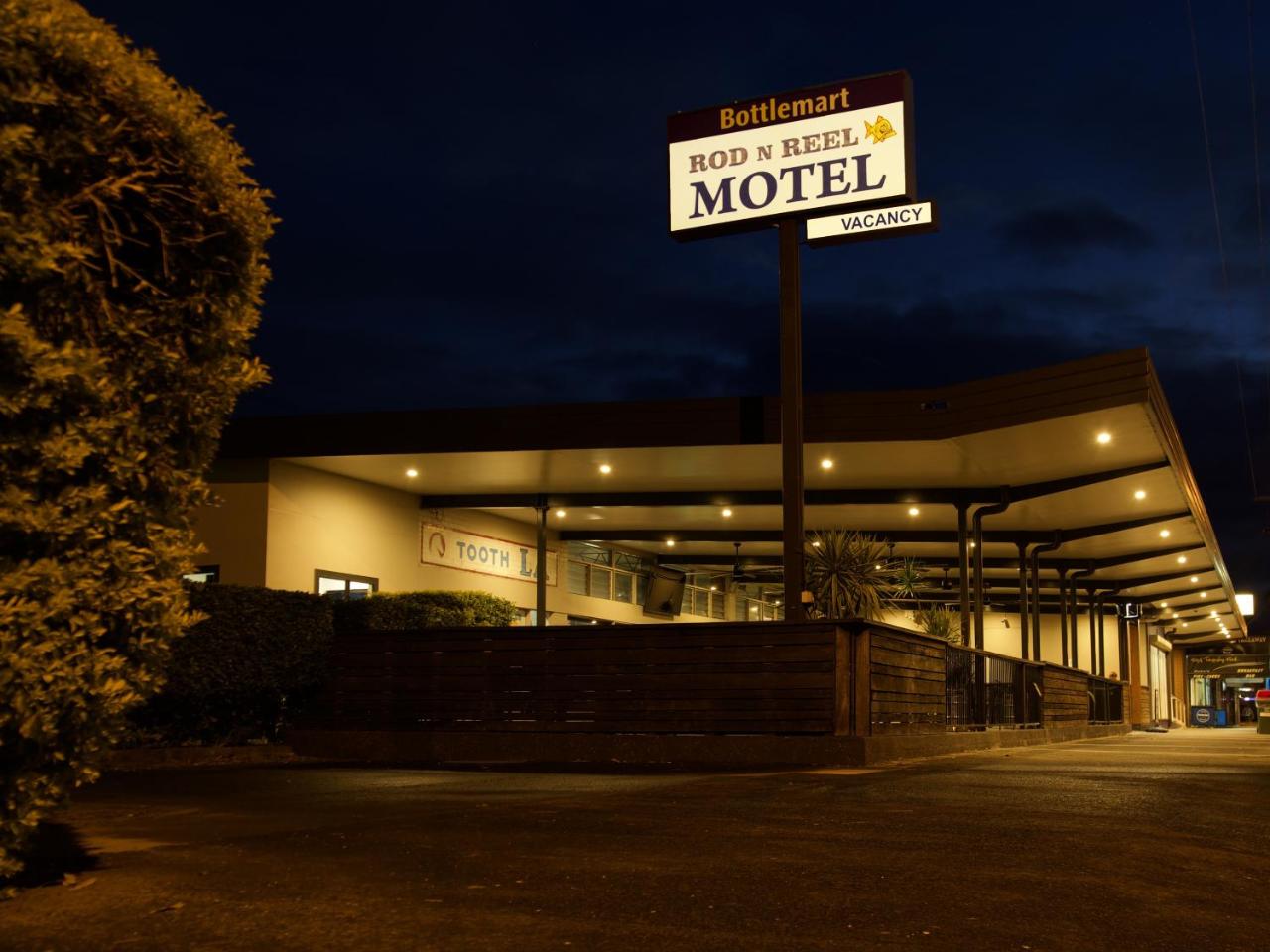 Rod 'N' Reel Hotel Motel Woodburn photo 2